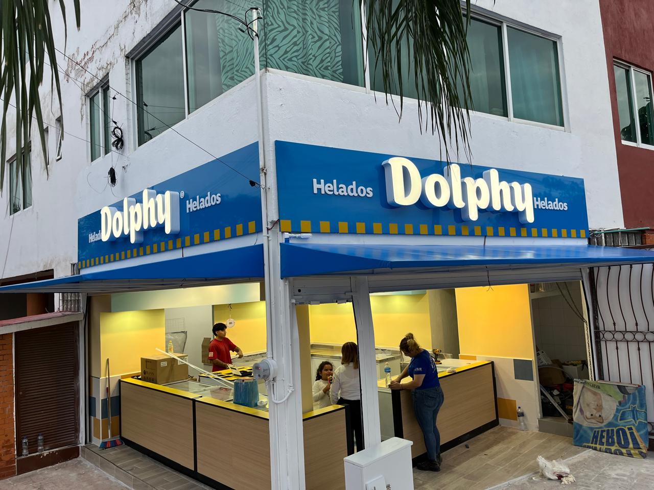 Fabricamos e instalamos para Dolphy Helados